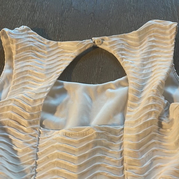 Small formal dress - Picture 3 of 4